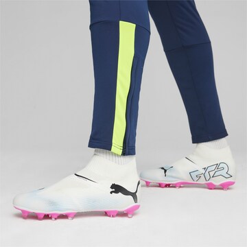 Scarpa da calcio 'Future 7 Match' di PUMA in bianco: frontale