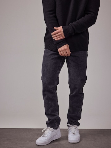 DAN FOX APPAREL Regular Jeans 'The Essential' in Black: front