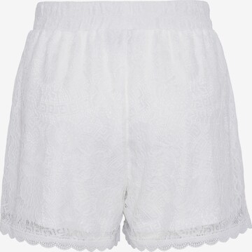 PIECES Regular Shorts 'OLLINE' in Weiß