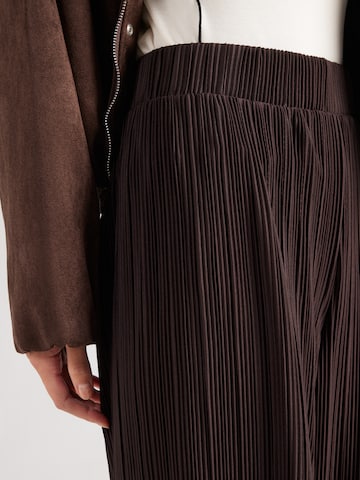 ONLY Loose fit Pants 'ONLRavenna' in Brown