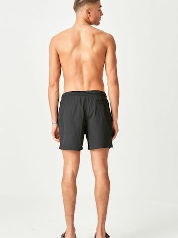 Shorts de bain ' Premium Badeshorts ' TEESHOPPEN en noir