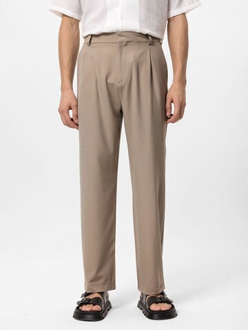 Regular Pantalon à plis 'Doha' Antioch en beige : devant