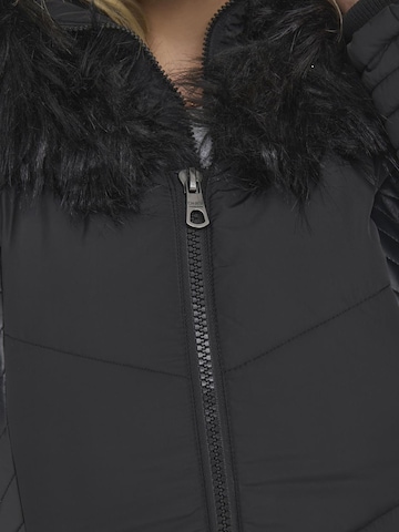 ONLY Carmakoma - Chaqueta de invierno en negro