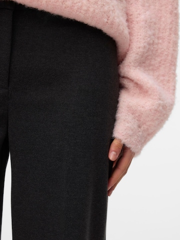 regular Pantaloni con pieghe 'VMVega' di VERO MODA in grigio