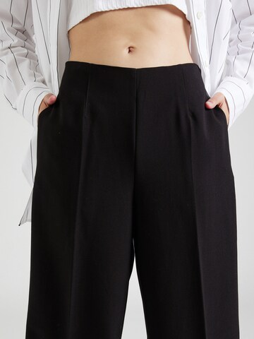 Wide leg Pantaloni cu dungă 'Barbine' de la MSCH COPENHAGEN pe negru