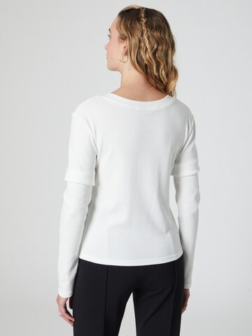 T-shirt 'Birch' florence by mills exclusive for ABOUT YOU en blanc