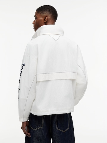 Veste mi-saison Tommy Jeans en blanc