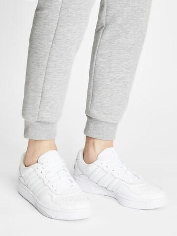 Baskets basses 'Courtic' ADIDAS ORIGINALS en blanc : devant