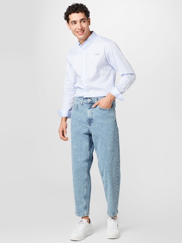 Tommy Jeans Tapered Jeans in Blau