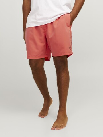 Shorts de bain Jack & Jones Plus en rose : devant