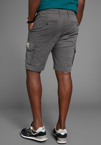 DELMAO Regular Shorts in Grau