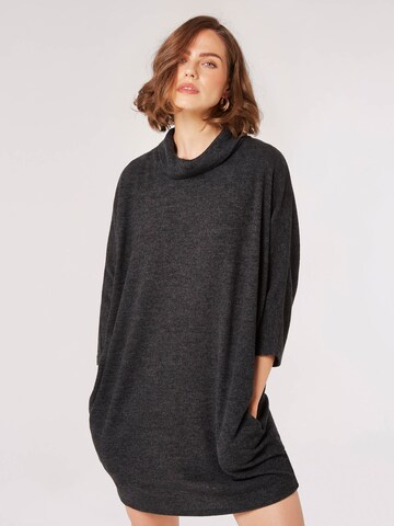 Robes en maille Apricot en noir : devant
