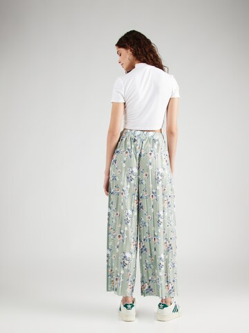 Wide Leg Pantalon à plis 'Viviana' ABOUT YOU en vert