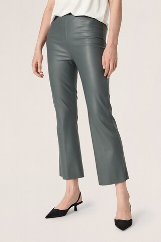 SOAKED IN LUXURY Flared Pants 'Kaylee' in Grey: front