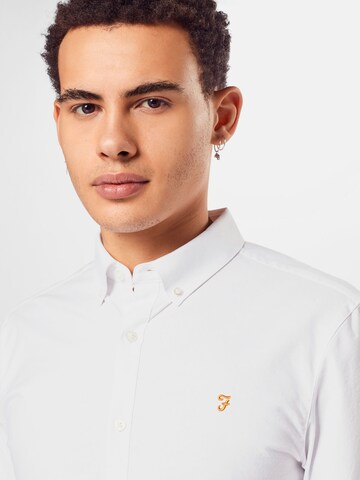 FARAH - Ajuste estrecho Camisa 'BREWER' en blanco