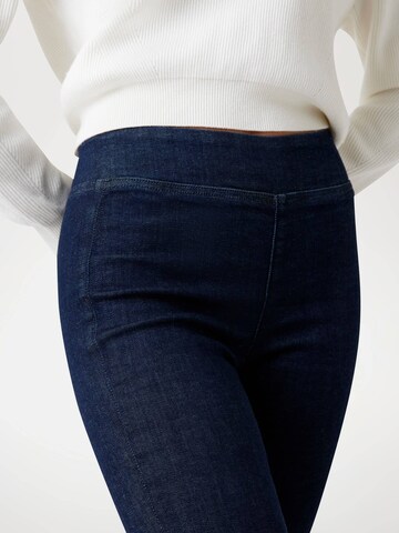 GUESS Flared Jeggings in Blue