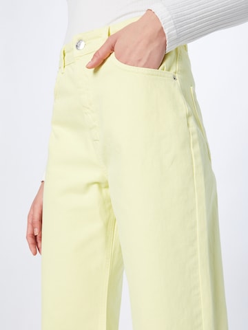 Gina Tricot Wide Leg Jeans 'Idun' i gul