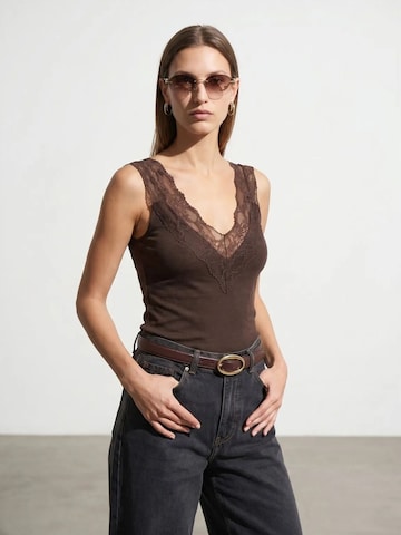 Dilvin Blouse 'Blusen' in Brown: front