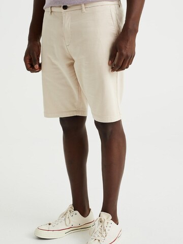 WE Fashion Slimfit Shorts in Beige