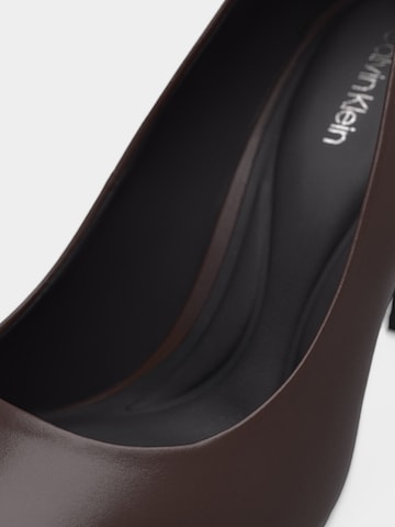 Calvin Klein Czółenka 'ESS' w kolorze czarny