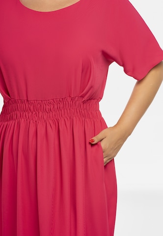 Robe de cocktail Karko en rose