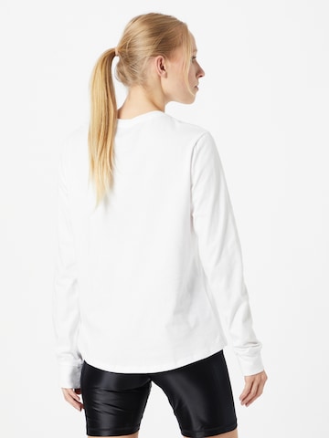 T-shirt Nike Sportswear en blanc