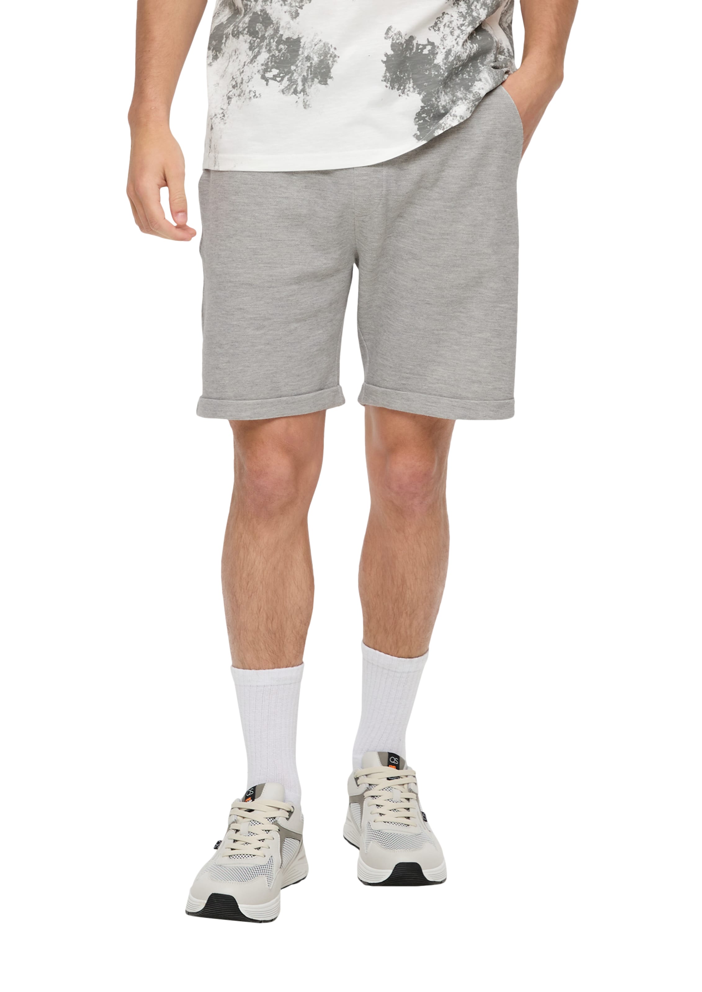 QS Regular Broek in Grijs: voorkant