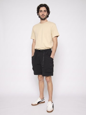 VANS Baggy Hose 'MTE Trek Guide Short Black'‌‌ in Schwarz