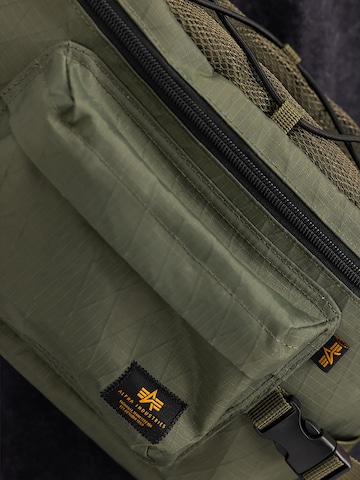 Geantă de umăr 'Combat' de la ALPHA INDUSTRIES pe verde