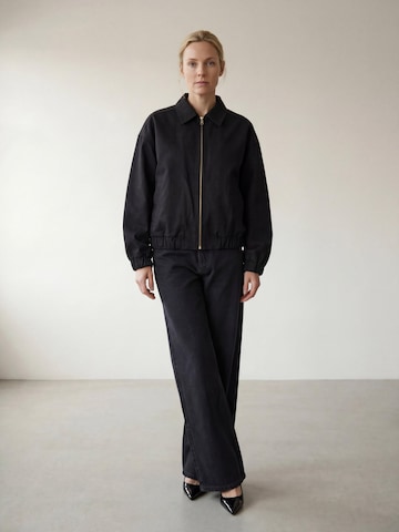 ARMIE Übergangsjacke‌‌‌ in Schwarz