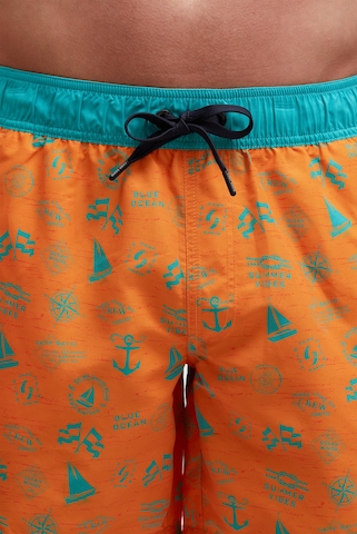 CAMP DAVID Badehose mit All Over Print in Orange