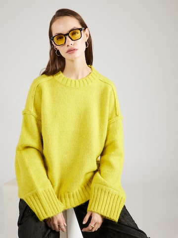 TOPSHOP Sweater in Yellow: front