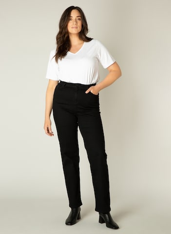 BASE LEVEL CURVY Regular Jeans 'Ayda' in Schwarz