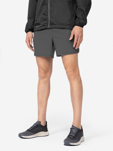 regular Pantaloni sportivi di 4F in grigio: frontale