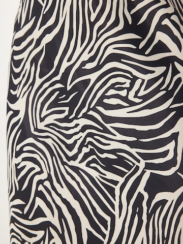 Happiness İstanbul Hame värissä musta