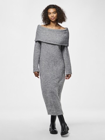 Robes en maille 'Pam' PIECES en gris