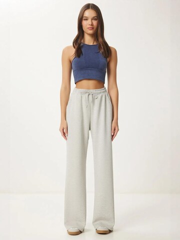 Wide leg Pantaloni di Happiness İstanbul in grigio