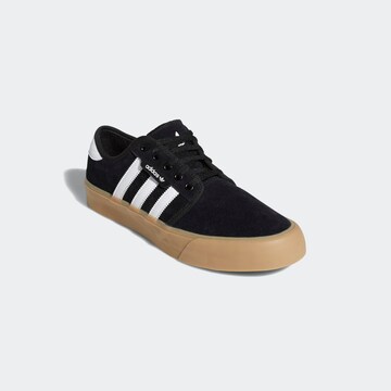 Baskets basses 'Seeley' ADIDAS ORIGINALS en noir