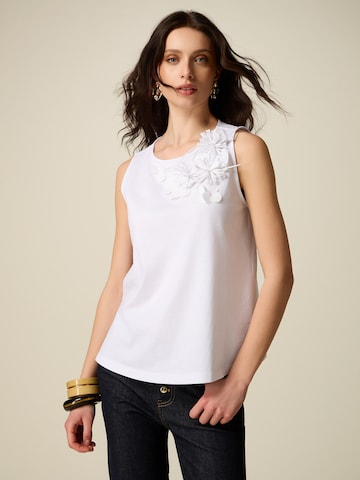 oltre Top in White: front