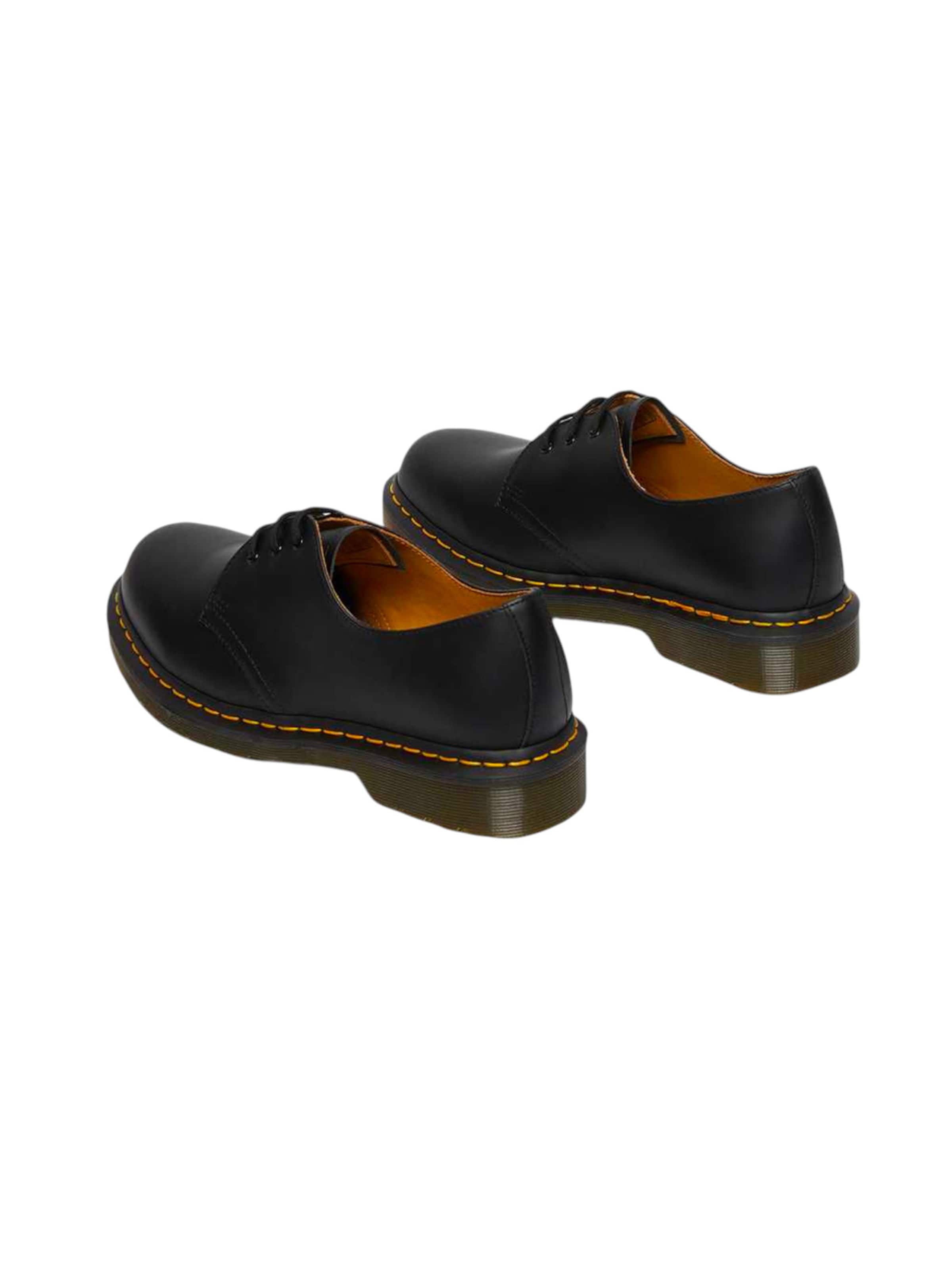 Scarpa stringata di Dr. Martens in nero
