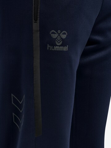 Hummel Slimfit Sporthose in Blau