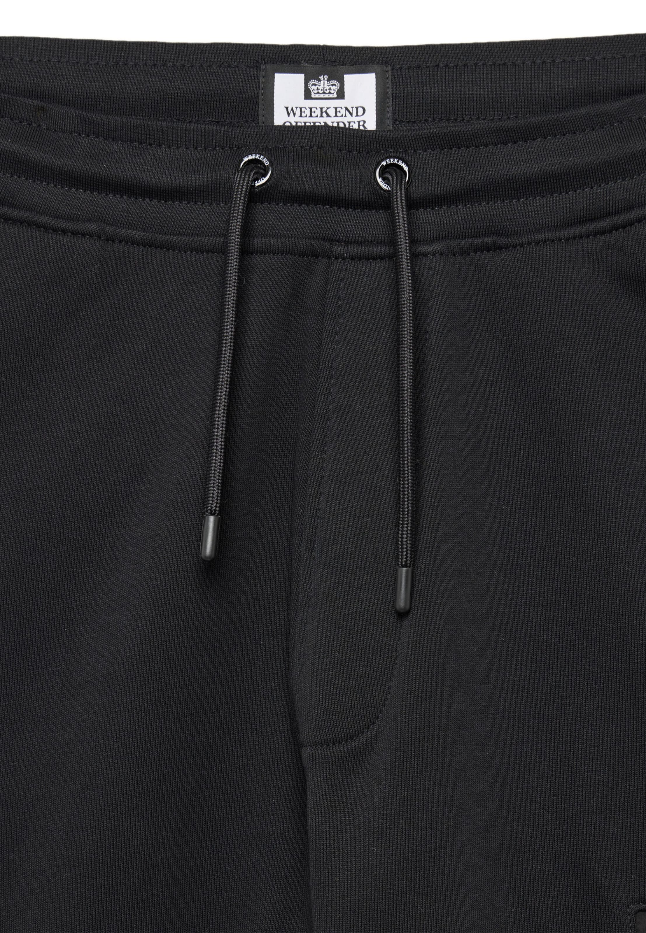 Weekend Offender Tapered Cargo trousers 'Lippi' in Black