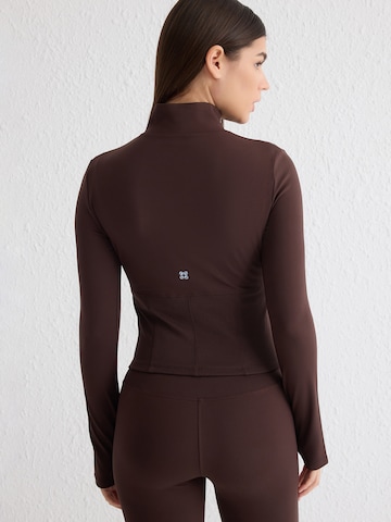 Trendyol Jacke in Braun