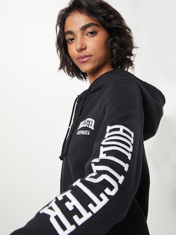 HOLLISTER Sweatjacke in Schwarz