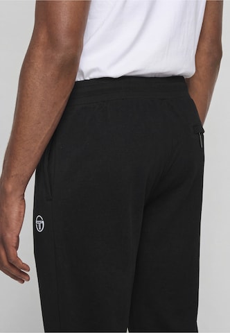 Sergio Tacchini - Tapered Calças em preto