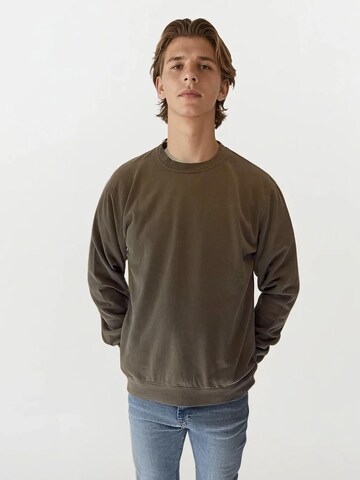 A Question Of (AQO) Sweatshirt 'Johannes' i brun: forside