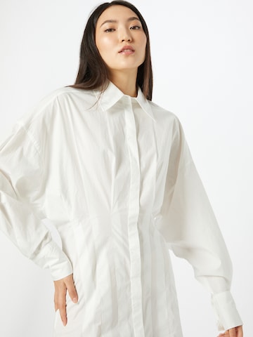 Gina Tricot Košilové šaty 'Loana' – bílá