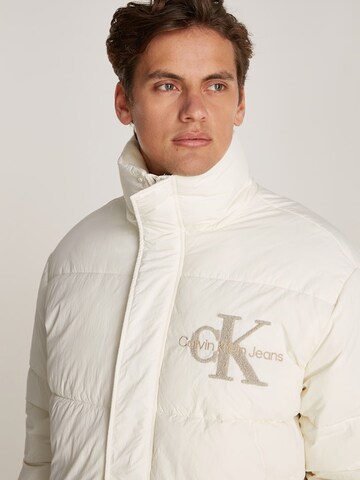 Calvin Klein Jeans Zimní bunda 'Chenille' – bílá
