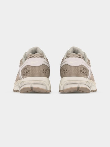 Sneaker low 'ZOOM VOMERO 5' de la Nike Sportswear pe bej