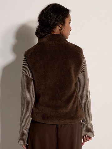 Apricot Vest ' ' in Brown